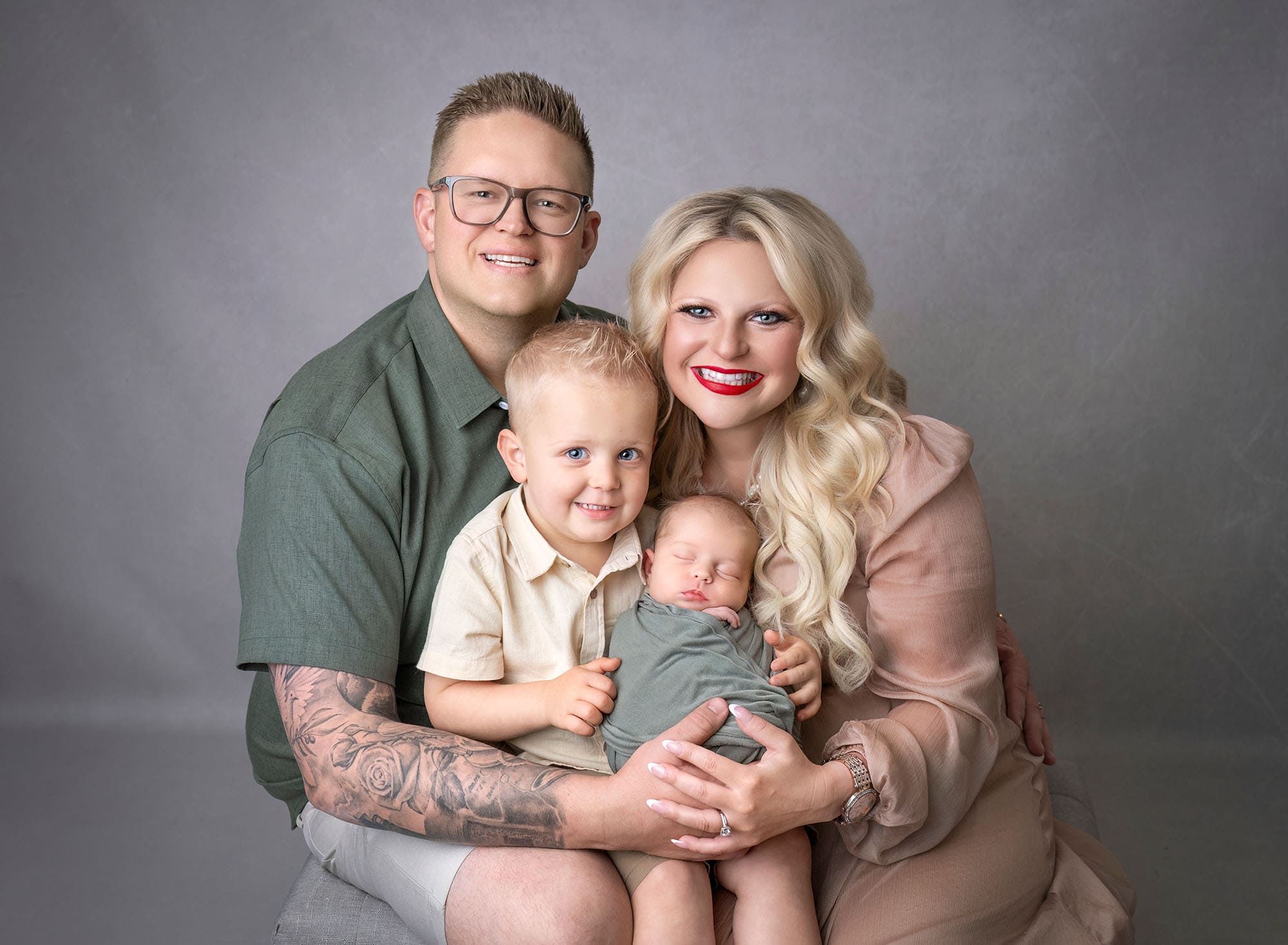 newborn photos what to wear family of 4 smiling at camera