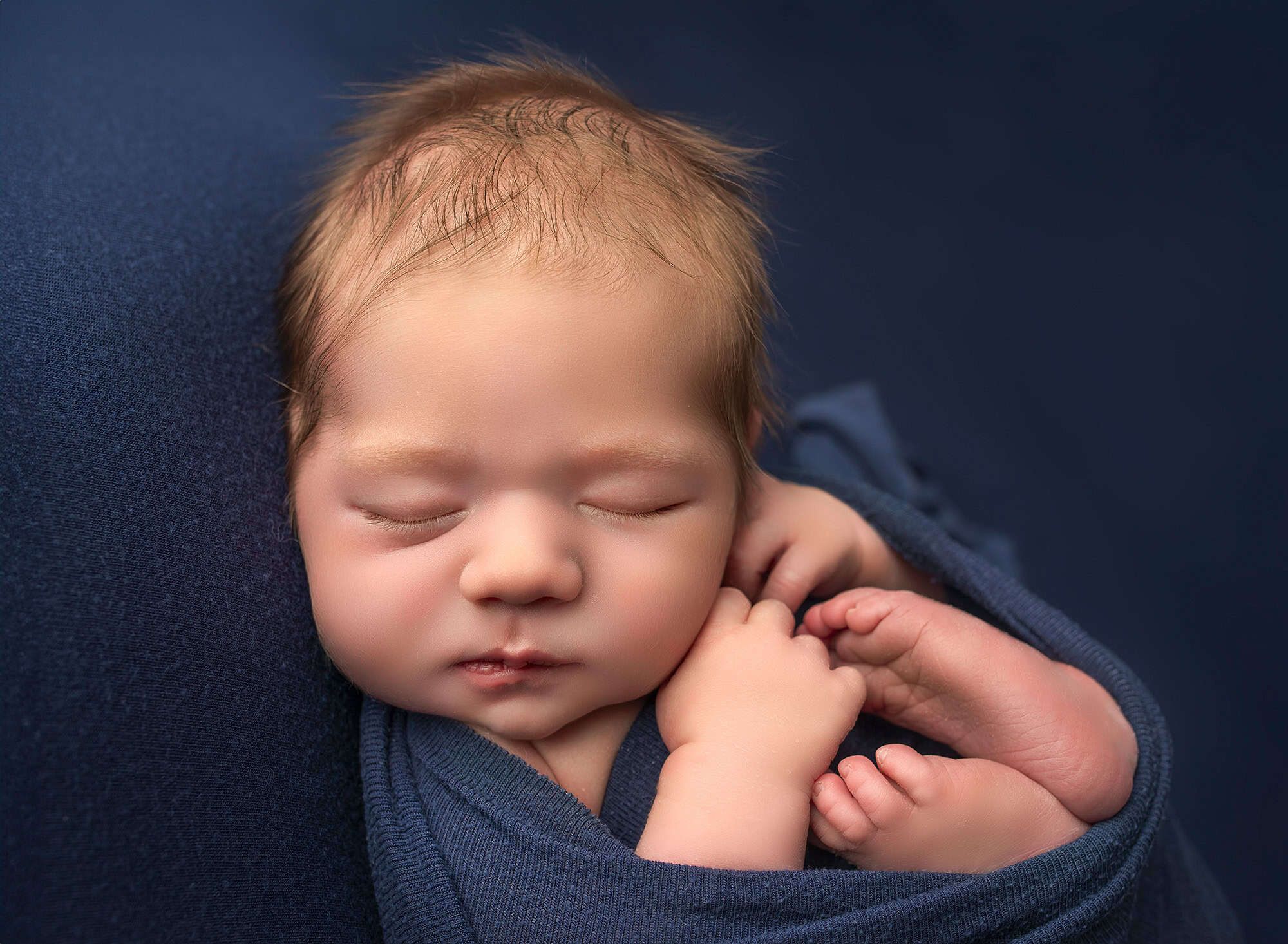 how to prepare for newborn photoshoot Glastonbury CT Best time for newborn photos little boy sleeping curled up