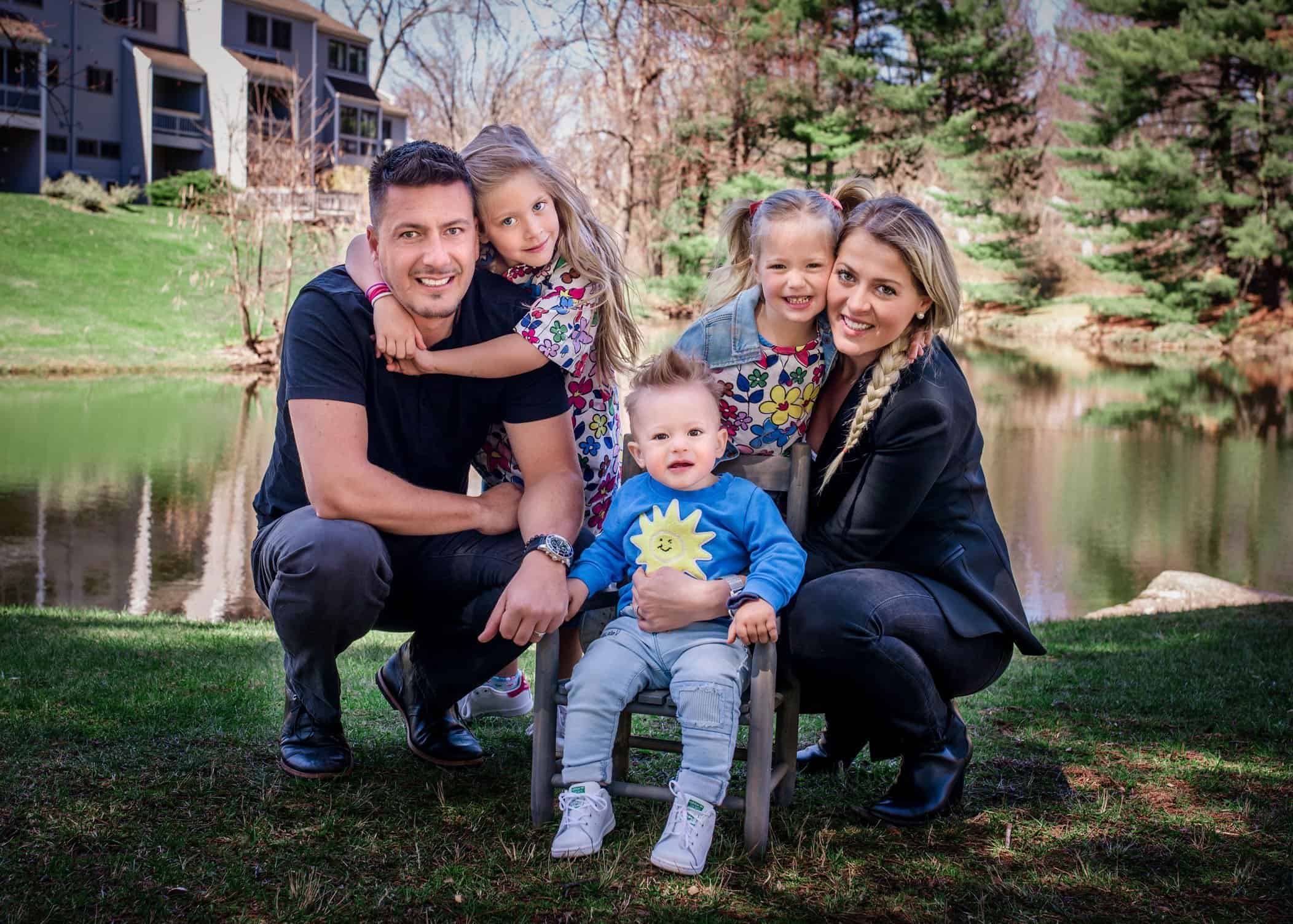 Family of 5 in front of pond at baby brother's 1 year photo session