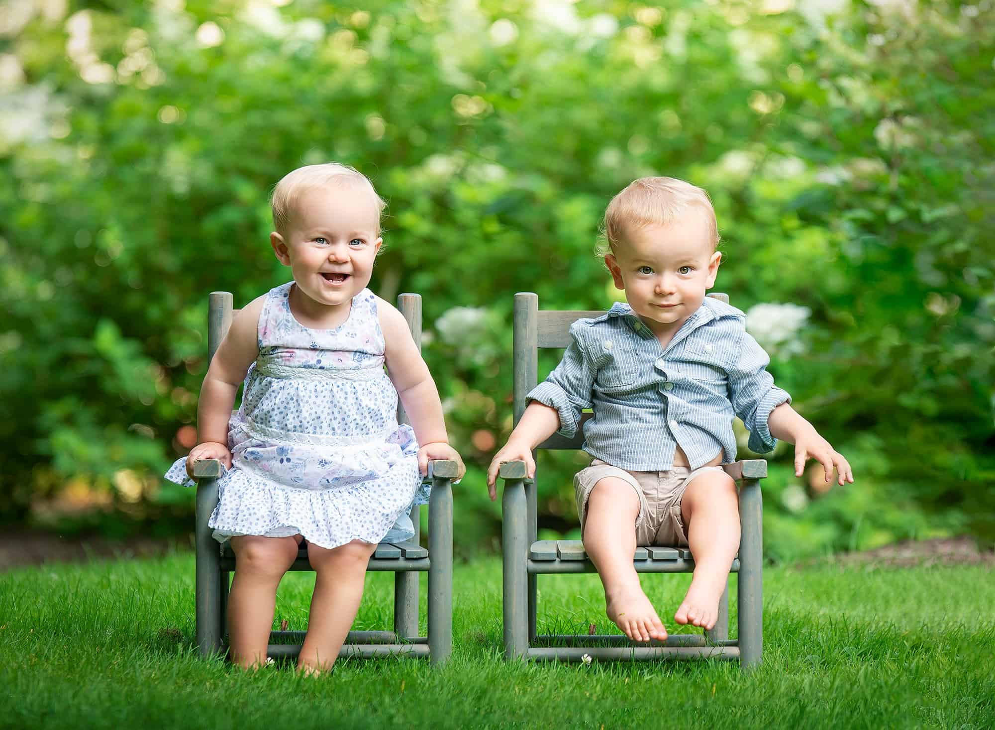 1 year old twins with siblings photoshoot