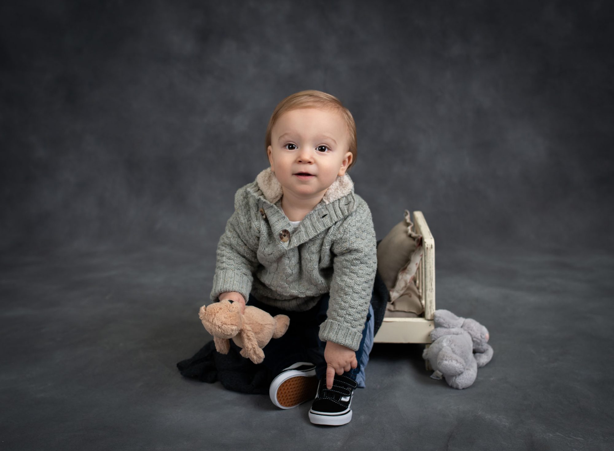 1 year milestone pictures with cake smash in Connecticut