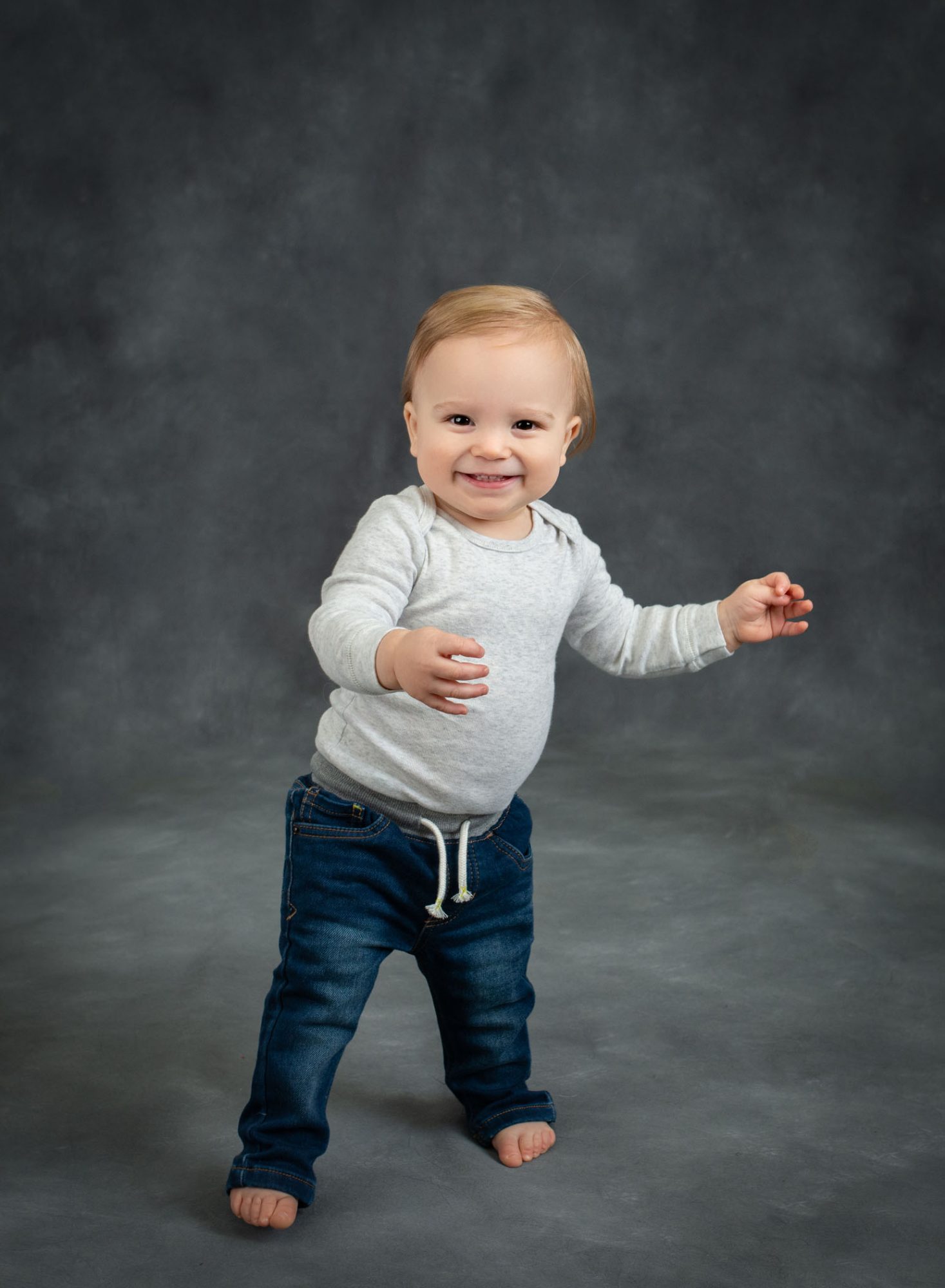 1 year milestone pictures with cake smash in Connecticut