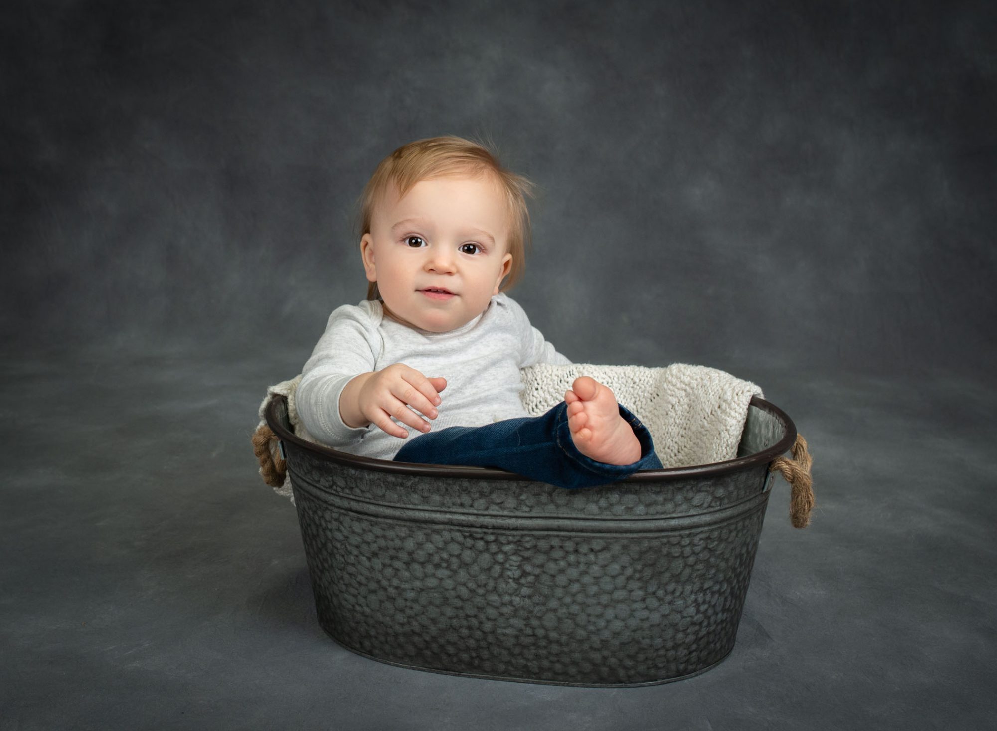 1 year milestone pictures with cake smash in Connecticut