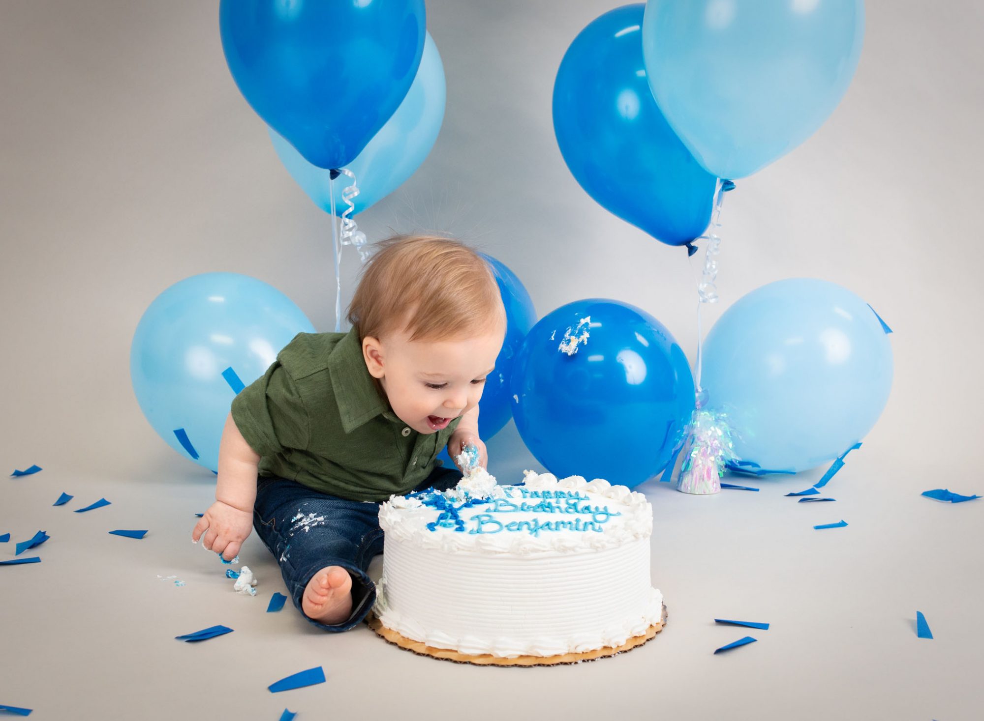 1 year milestone pictures with cake smash in Connecticut