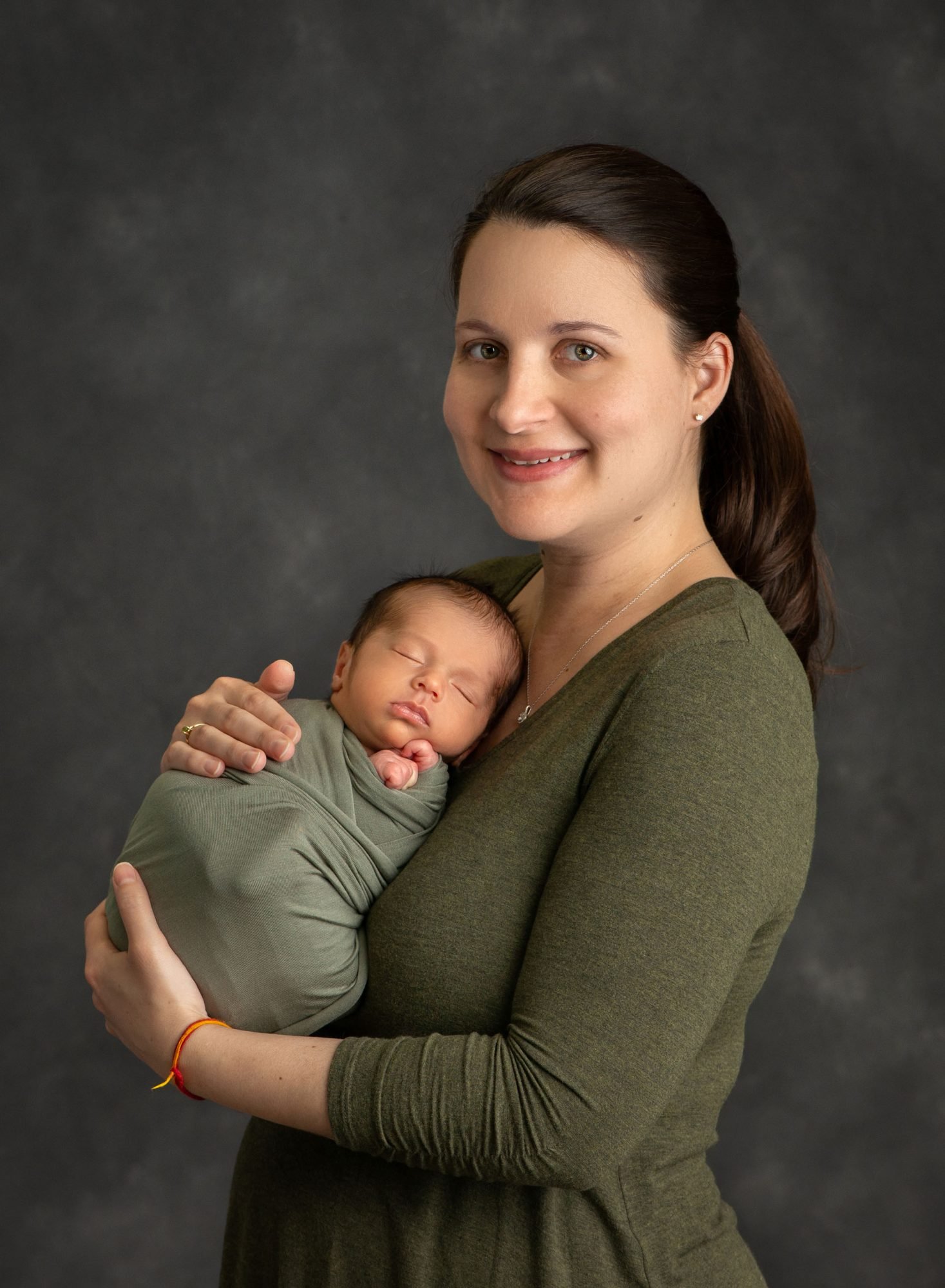 professional newborn photographer in hartford ct