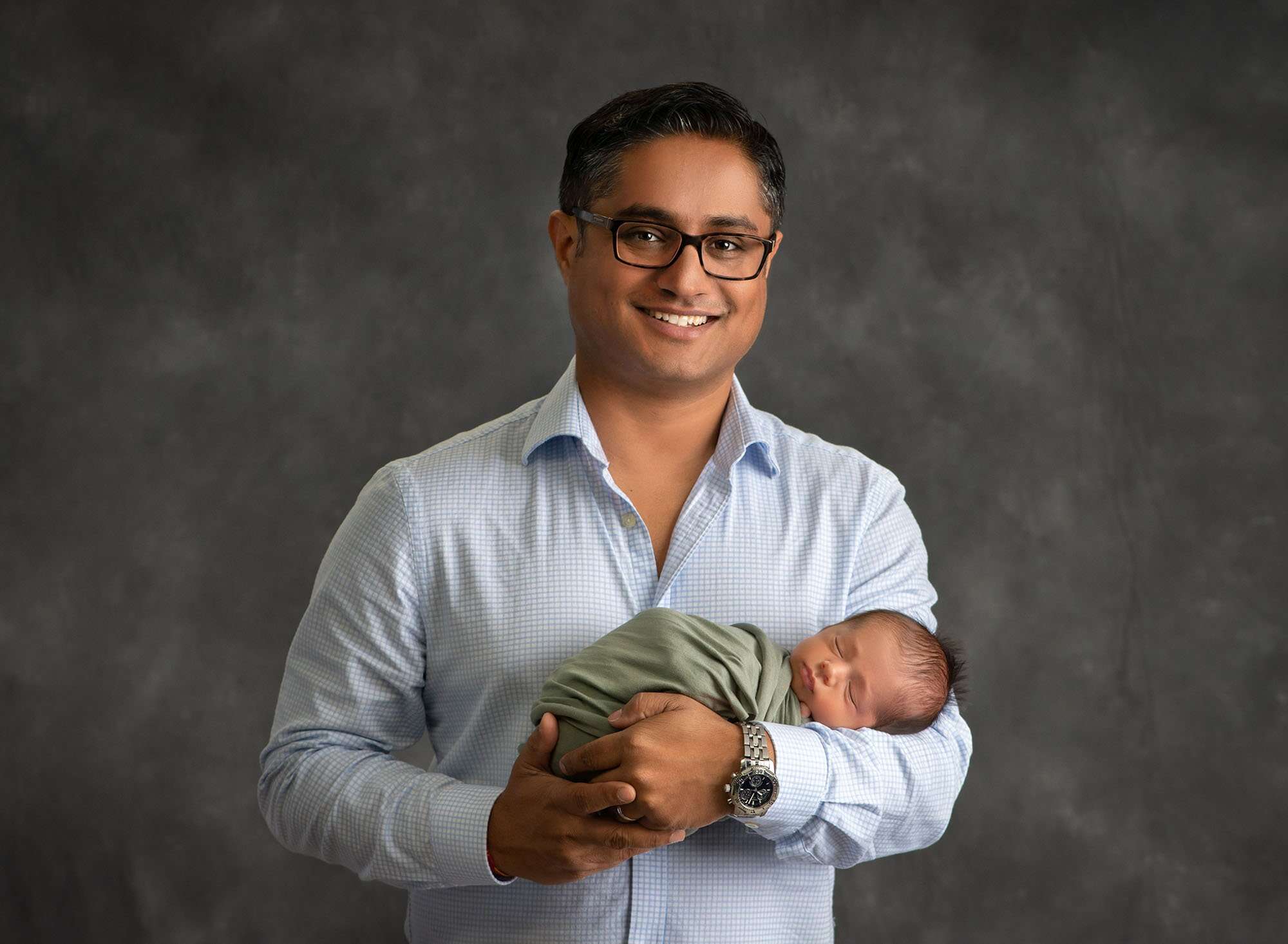 professional newborn photographer in hartford ct