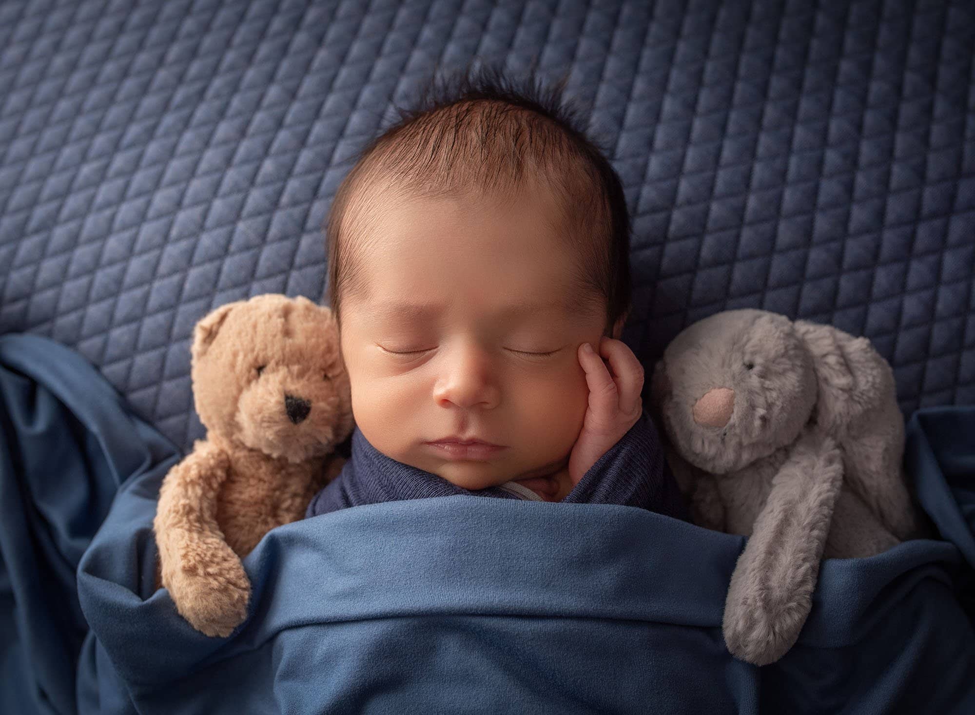 professional newborn photographer in hartford ct