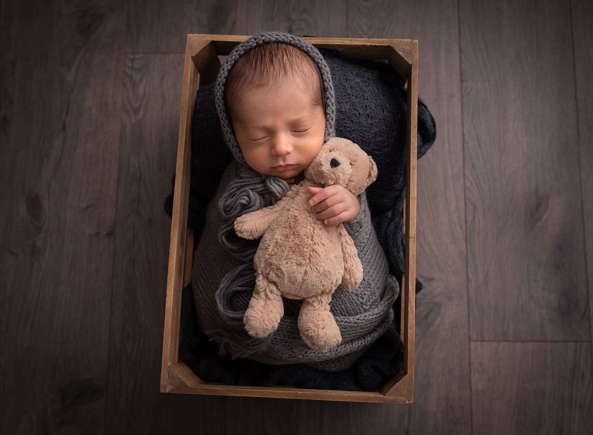 professional newborn photographer in hartford ct