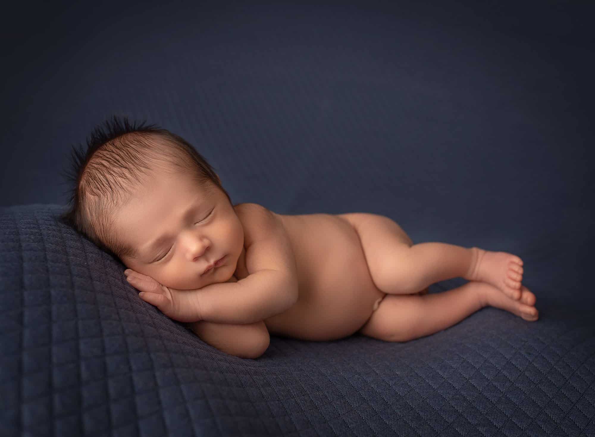 professional newborn photographer in hartford ct