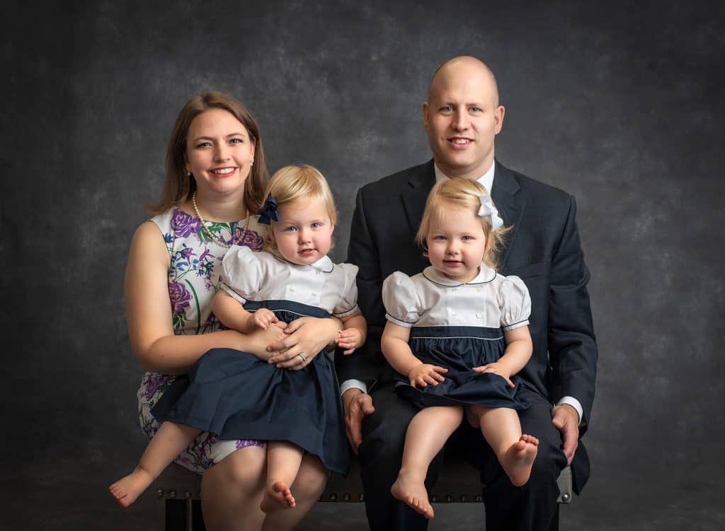 identical twin girls and family photoshoot