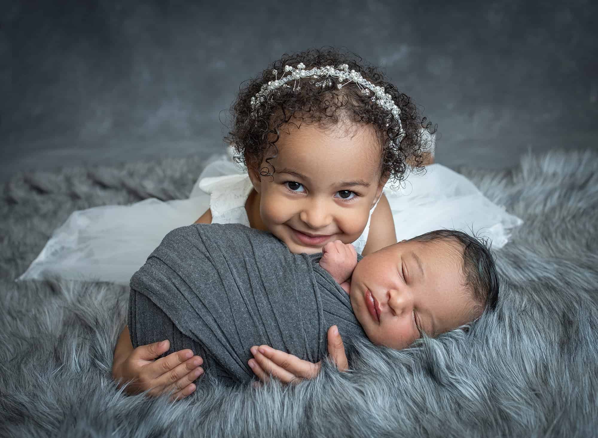 Newborn smile with big sister photos