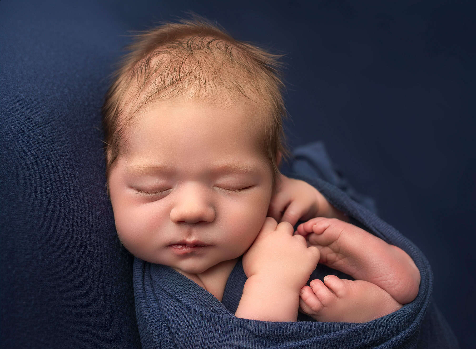 how to prepare for newborn photoshoot Glastonbury CT Best time for newborn photos little boy sleeping curled up