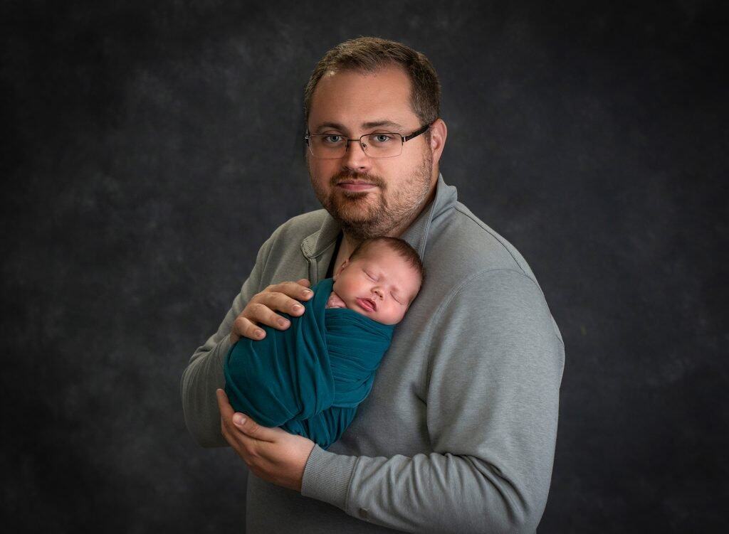 newborn photoshoot with parents
